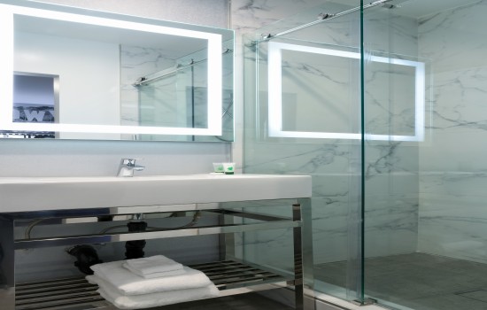 Welcome To Glen Capri Inn & Suites Burbank Universal - Private Bathroom